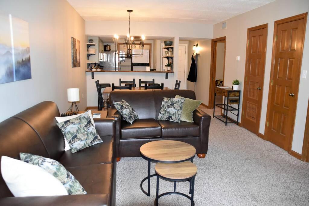 דירות גטלינבורג Cozy Mountain Getaway! Mountain Views! 2 Bed, 2 Bath, Sleeps 6 מראה חיצוני תמונה
