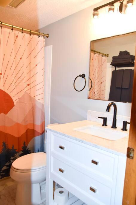 דירות גטלינבורג Cozy Mountain Getaway! Mountain Views! 2 Bed, 2 Bath, Sleeps 6 מראה חיצוני תמונה