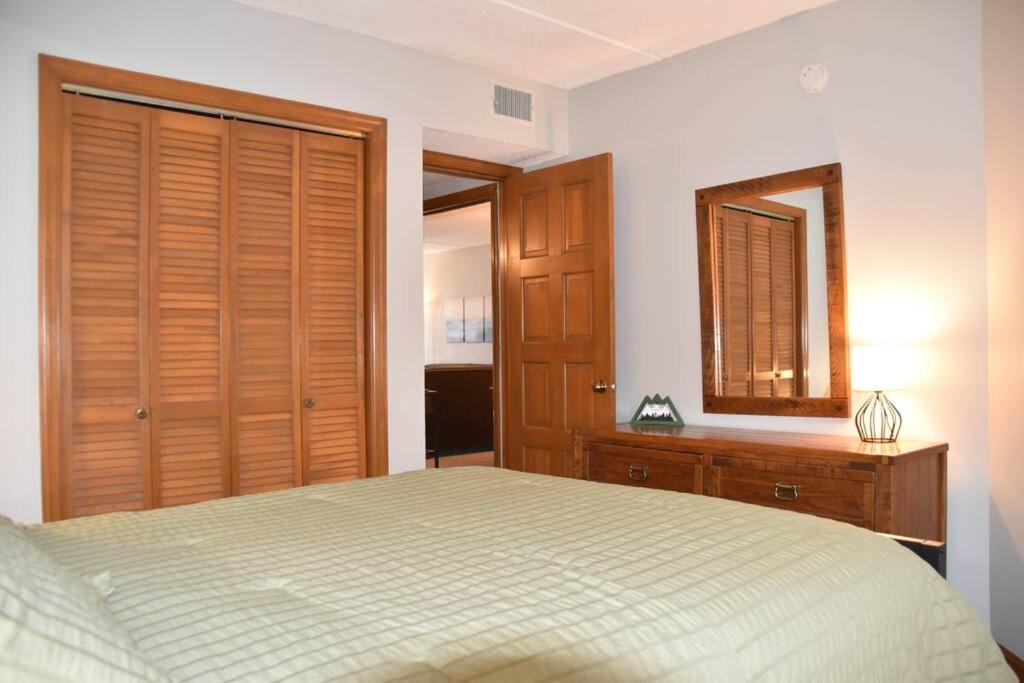 דירות גטלינבורג Cozy Mountain Getaway! Mountain Views! 2 Bed, 2 Bath, Sleeps 6 מראה חיצוני תמונה