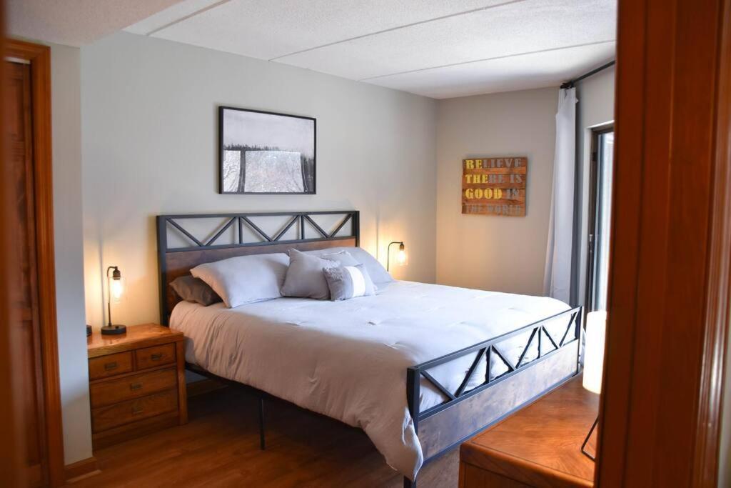 דירות גטלינבורג Cozy Mountain Getaway! Mountain Views! 2 Bed, 2 Bath, Sleeps 6 מראה חיצוני תמונה