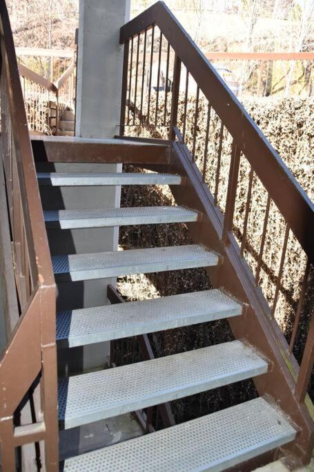 דירות גטלינבורג Cozy Mountain Getaway! Mountain Views! 2 Bed, 2 Bath, Sleeps 6 מראה חיצוני תמונה
