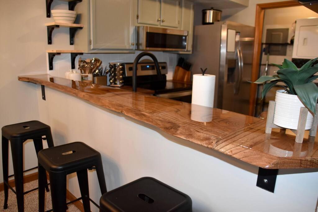דירות גטלינבורג Cozy Mountain Getaway! Mountain Views! 2 Bed, 2 Bath, Sleeps 6 מראה חיצוני תמונה